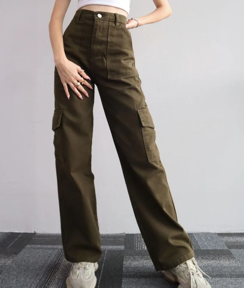 Damen High-Waist-Cargohose aus Twill mit aufgesetzten Klappentaschen und weitem Bein Nord Taschen