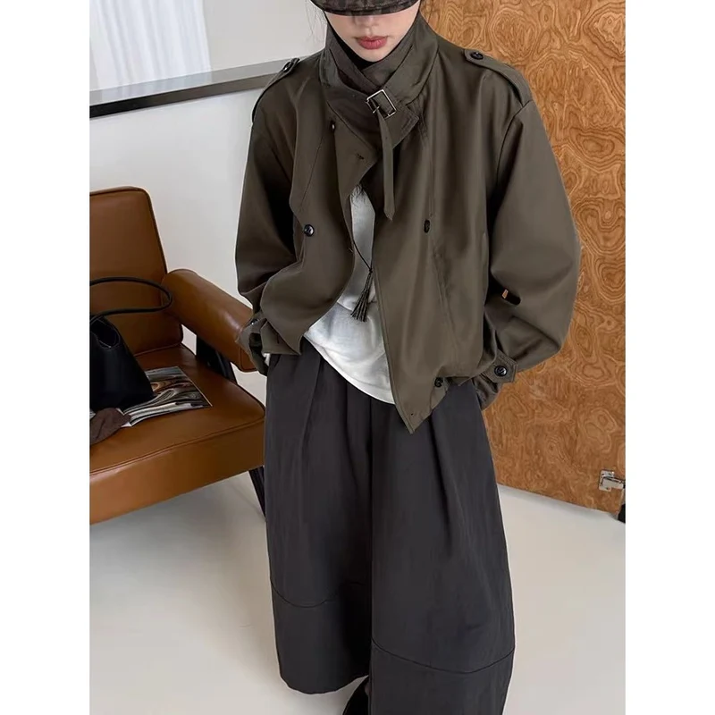 Damen Kurztrenchcoat im Boxy-Cut mit doppelreihiger Knopfleiste und Stehkragen Nord Taschen