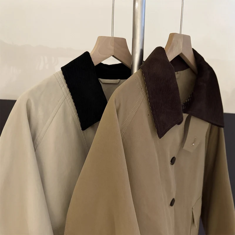 Damen Kurzmantel im Mac-Stil mit kontrastierendem Samtkragen und karierten Ärmelaufschlägen Nord Taschen