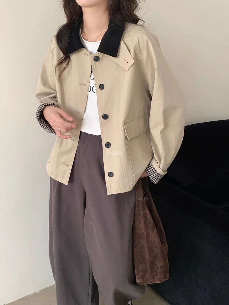 Damen Kurzmantel im Mac-Stil mit kontrastierendem Samtkragen und karierten Ärmelaufschlägen Nord Taschen