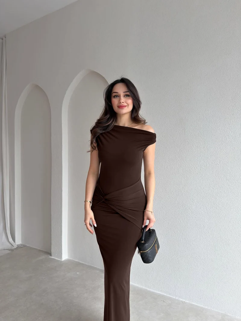 Damen Elegantes Maxikleid mit Off-Shoulder Design und dekorativer Raffung
