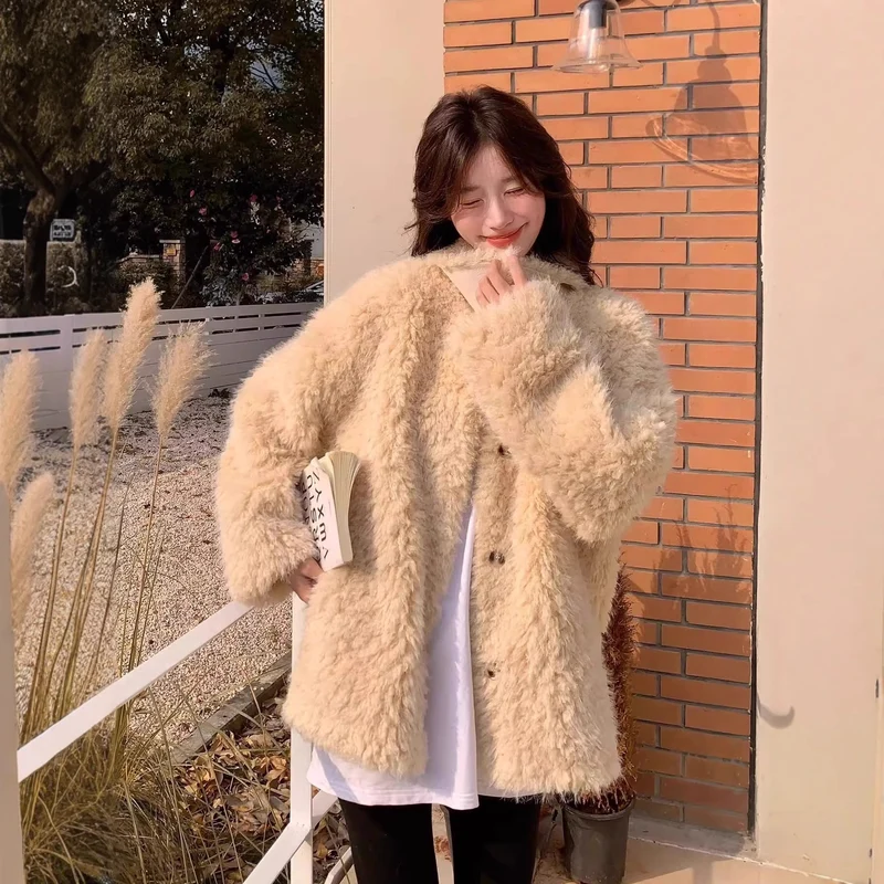 Damen Kurzmantel aus Teddyfleece mit Oversize‑Schnitt Stehkragen und Pattentaschen Nord Taschen