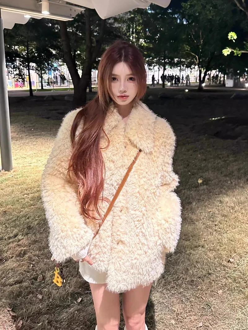 Damen Kurzmantel aus Teddyfleece mit Oversize‑Schnitt Stehkragen und Pattentaschen Nord Taschen