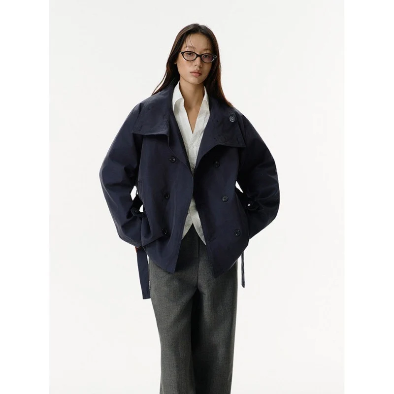 Damen Kurzjacke im Trenchstil mit doppeltreihiger Knopfleiste Taillengürtel und Stehkragen Nord Taschen