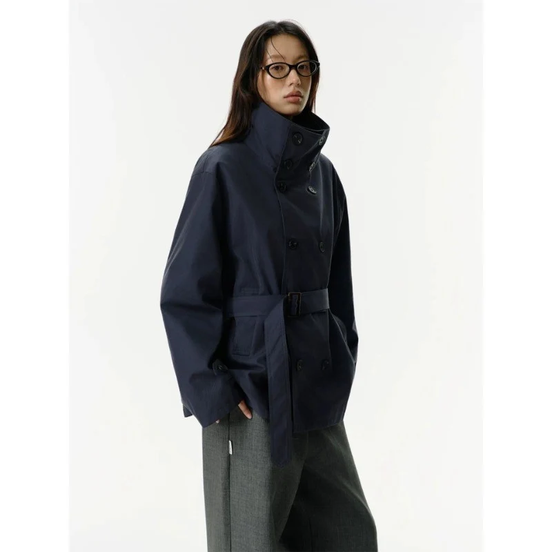 Damen Kurzjacke im Trenchstil mit doppeltreihiger Knopfleiste Taillengürtel und Stehkragen Nord Taschen