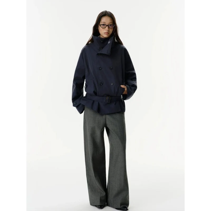 Damen Kurzjacke im Trenchstil mit doppeltreihiger Knopfleiste Taillengürtel und Stehkragen Nord Taschen