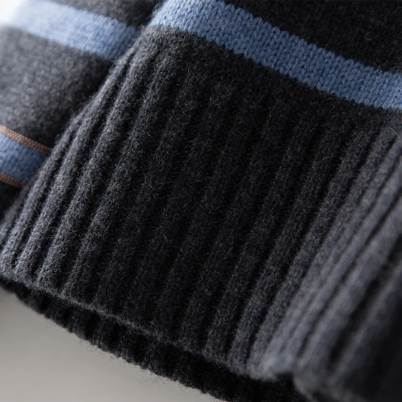 Damen Gestreifter Feinstrick-Pullover mit halbhohem Rippkragen und geripptem Saum Nord Taschen