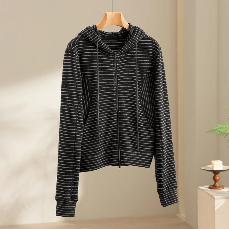 Damen Gestreifte Kapuzen-Zip-Strickjacke mit Eingrifftaschen und schmalem Rippbündchen Nord Taschen