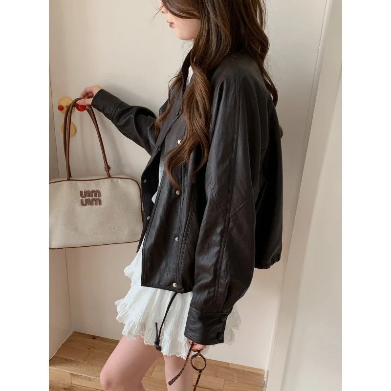 Damen Oversized Bikerjacke aus Kunstleder mit breitem Revers und voluminösen Ärmeln Nord Taschen