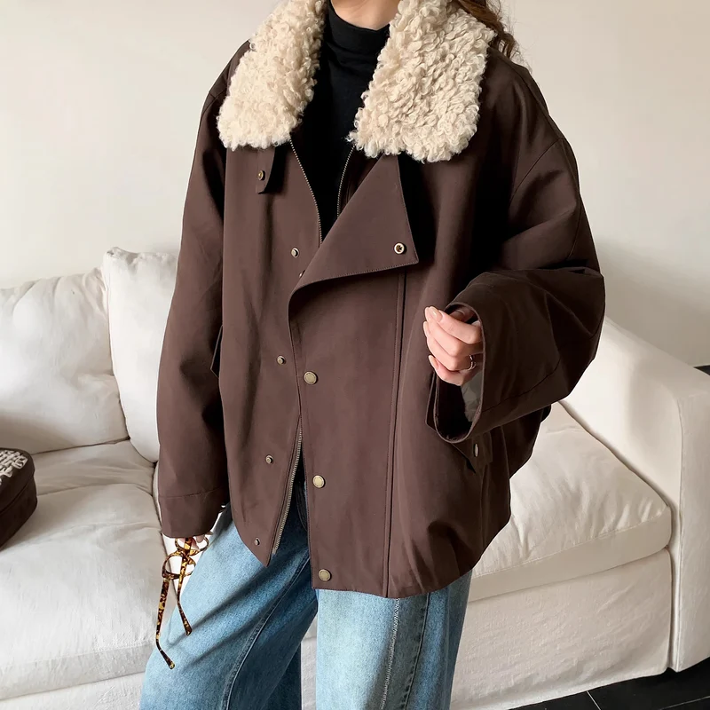 Damen Oversize-Utilityjacke mit hohem Teddykragen und Druckknopfleiste Nord Taschen