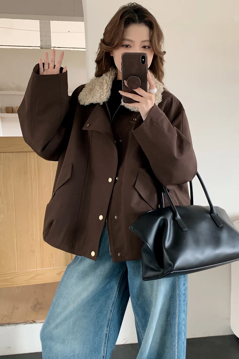 Damen Oversize-Utilityjacke mit hohem Teddykragen und Druckknopfleiste Nord Taschen