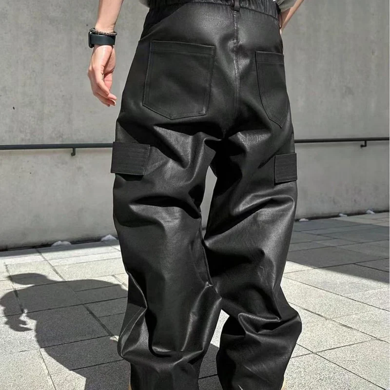 Herren Weit geschnittene Cargo‑Hose in Lederoptik mit Klappentaschen Nord Taschen