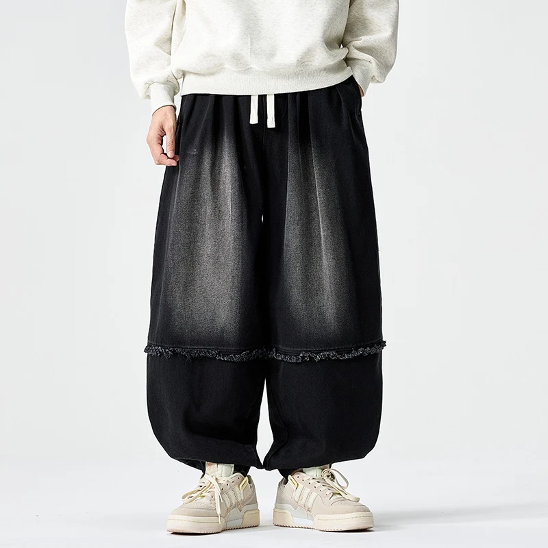 Herren Weit geschnittene Baggy-Denim-Hose mit Tunnelzug, elastischen Beinabschlüssen und Fransen-Detail Nord Taschen