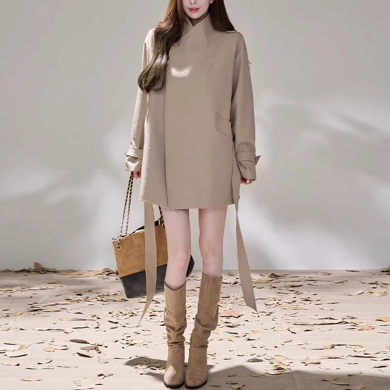 Damen Kurzes Wickelmantel-Kleid mit Taillengürtel und legerer A-Linie Nord Taschen