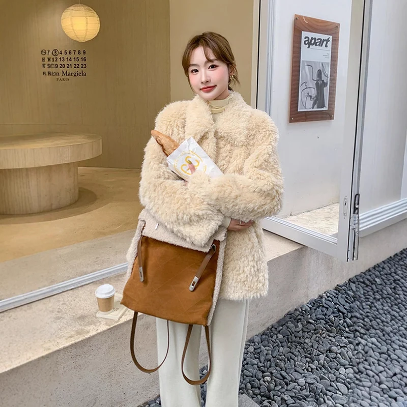 Damen Kurzer Teddy-Mantel mit kuscheliger Kunstfell‑Textur und klassischem Revers Nord Taschen