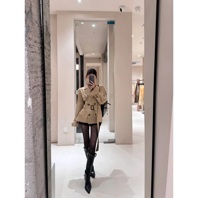 Damen Kurzer taillierter Trenchcoat-Blazer mit Doppelreihe und Taillengürtel Nord Taschen