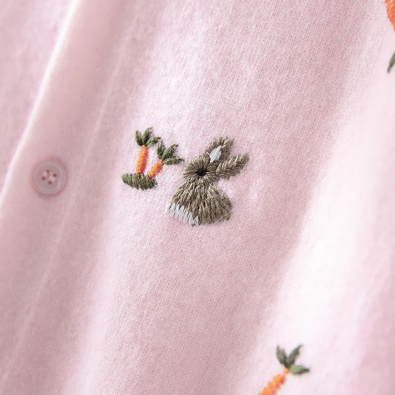 Damen Geknöpfte Feinstrick‑Cardigan mit Hasen‑ und Karottenstickerei Nord Taschen