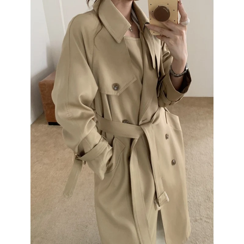 Damen Oversize Trenchcoat mit Doppelreihe, Taillengürtel und Epauletten Nord Taschen