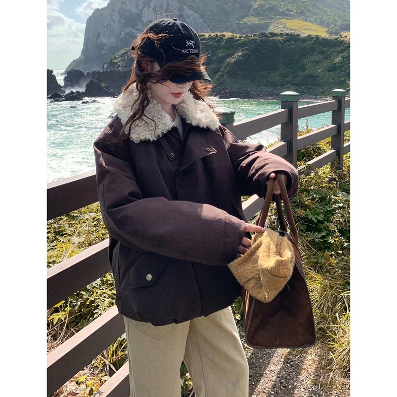 Damen Oversize-Kurzjacke mit Teddykragen und Pattentaschen Nord Taschen