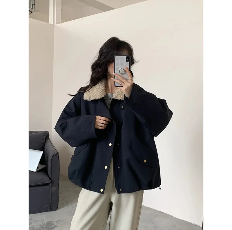 Damen Oversize-Kurzjacke mit Teddykragen und Pattentaschen Nord Taschen