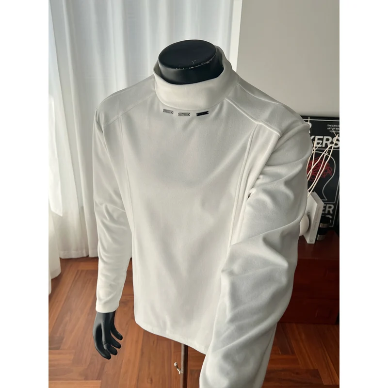 Herren Rollkragen-Feinstrickshirt mit Metallnieten am Kragen und schmaler Silhouette Nord Taschen