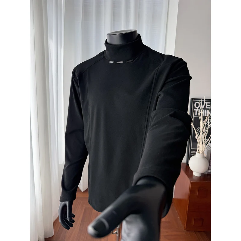 Herren Rollkragen-Feinstrickshirt mit Metallnieten am Kragen und schmaler Silhouette Nord Taschen