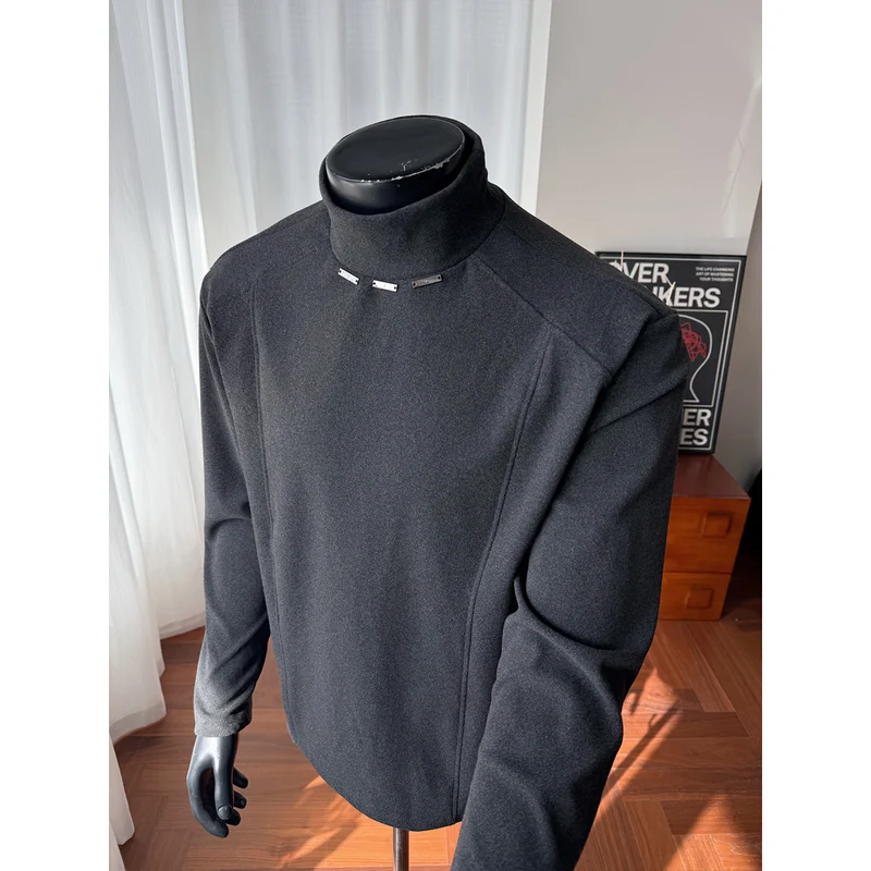 Herren Rollkragen-Feinstrickshirt mit Metallnieten am Kragen und schmaler Silhouette Nord Taschen