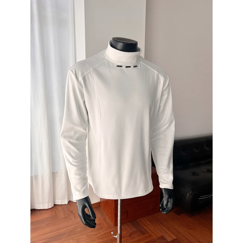 Herren Rollkragen-Feinstrickshirt mit Metallnieten am Kragen und schmaler Silhouette Nord Taschen