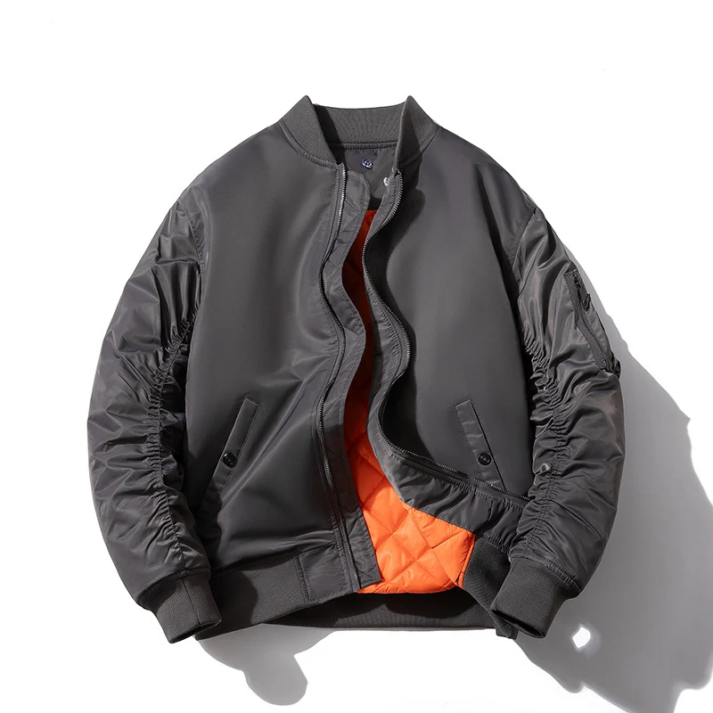 Herren Wattierte Bomberjacke mit Stehkragen, Kammerschnitt und Ärmeltasche Nord Taschen