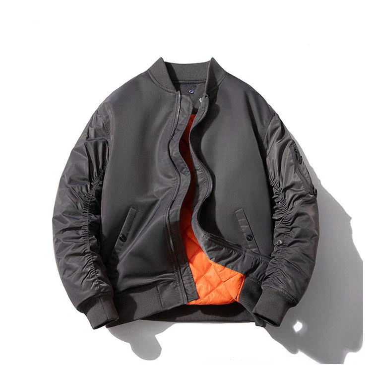 Herren Wattierte Bomberjacke mit Stehkragen, Kammerschnitt und Ärmeltasche Nord Taschen