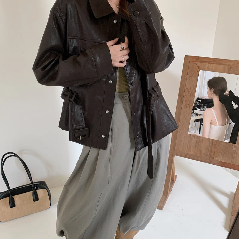 Damen Kurze Oversize-Lederjacke mit Taillenzug und Druckknopfleiste Nord Taschen