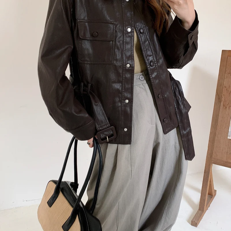 Damen Kurze Oversize-Lederjacke mit Taillenzug und Druckknopfleiste Nord Taschen
