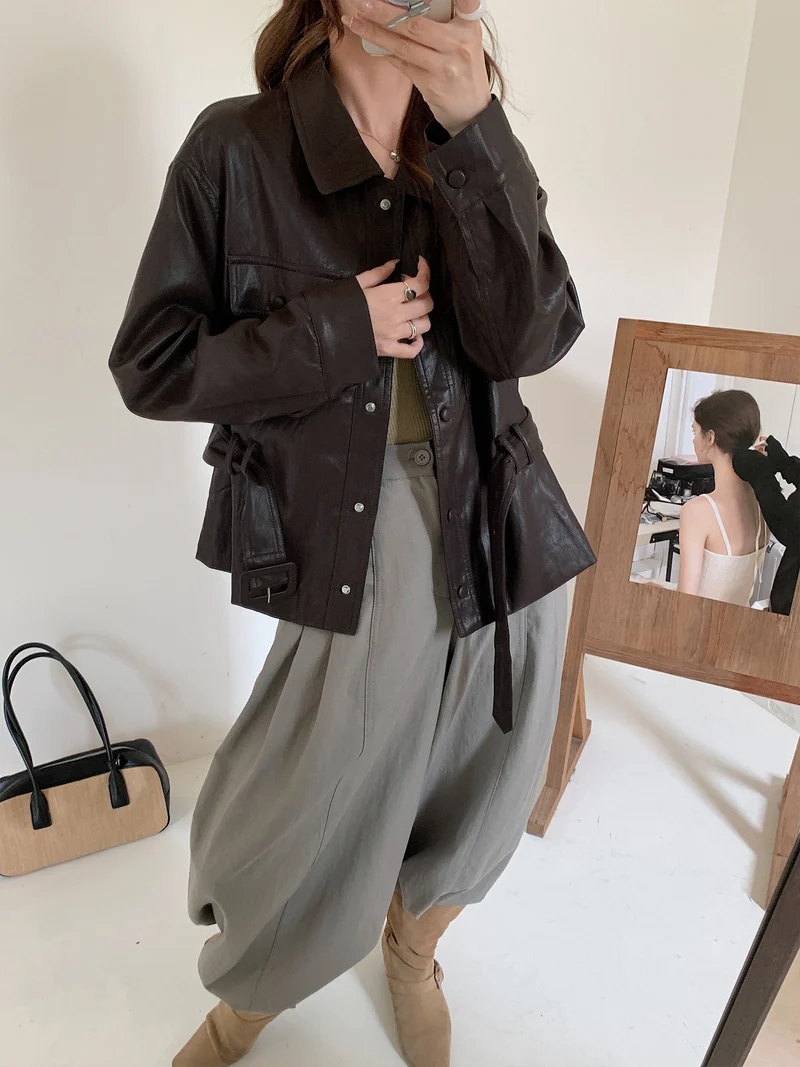 Damen Kurze Oversize-Lederjacke mit Taillenzug und Druckknopfleiste Nord Taschen