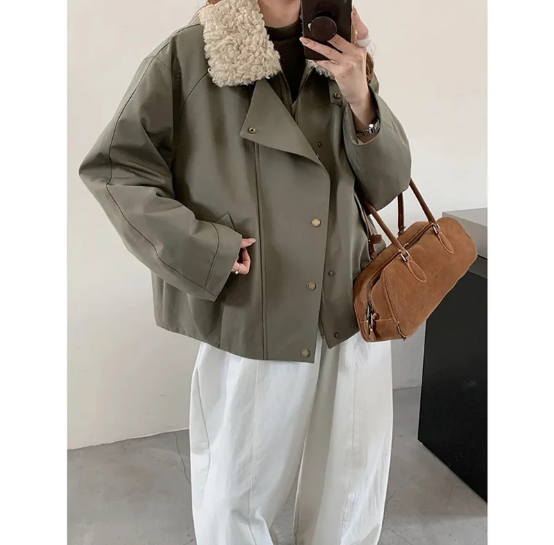 Damen Kurze Oversize-Bomberjacke mit Teddykragen und Druckknopfdetails Nord Taschen