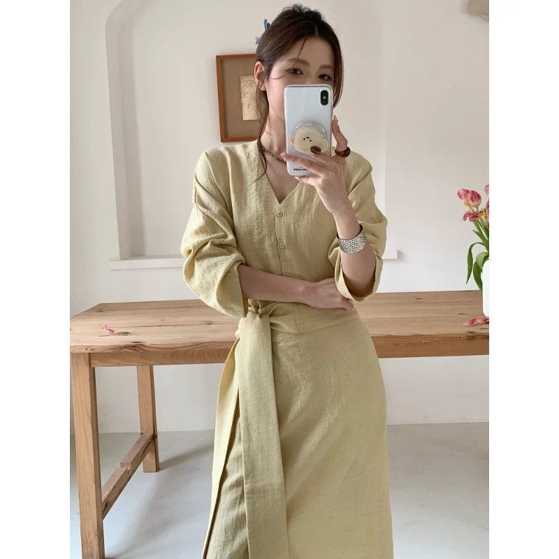 Damen Midikleid aus Leinenoptik mit tiefem V-Ausschnitt tailliertem Bindegürtel und dreiviertelärmeln Nord Taschen