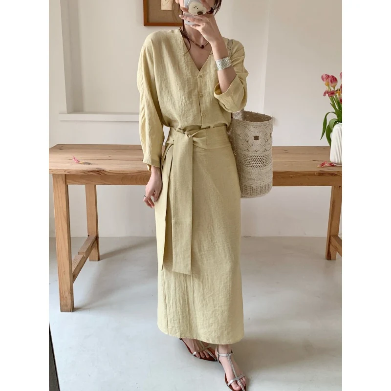 Damen Midikleid aus Leinenoptik mit tiefem V-Ausschnitt tailliertem Bindegürtel und dreiviertelärmeln Nord Taschen