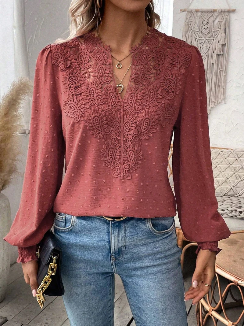 Damen Bluse mit Spitzen‑Plastron, V‑Ausschnitt und ballonartigen Ärmeln Nord Taschen