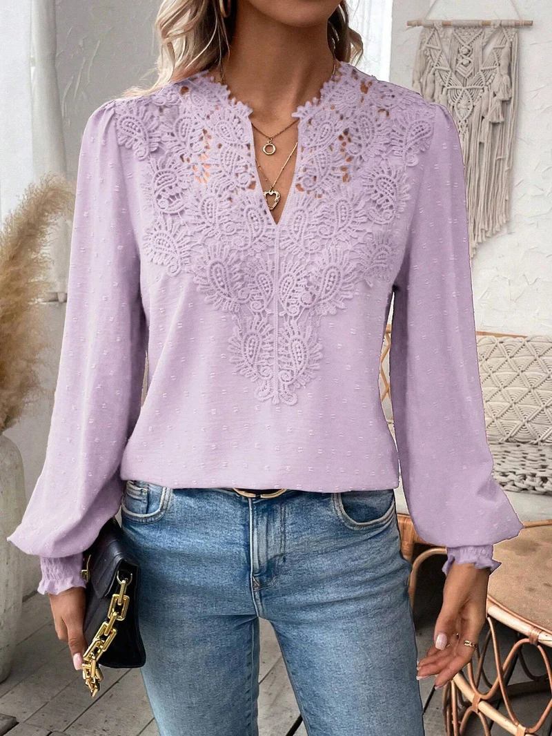 Damen Bluse mit Spitzen‑Plastron, V‑Ausschnitt und ballonartigen Ärmeln Nord Taschen