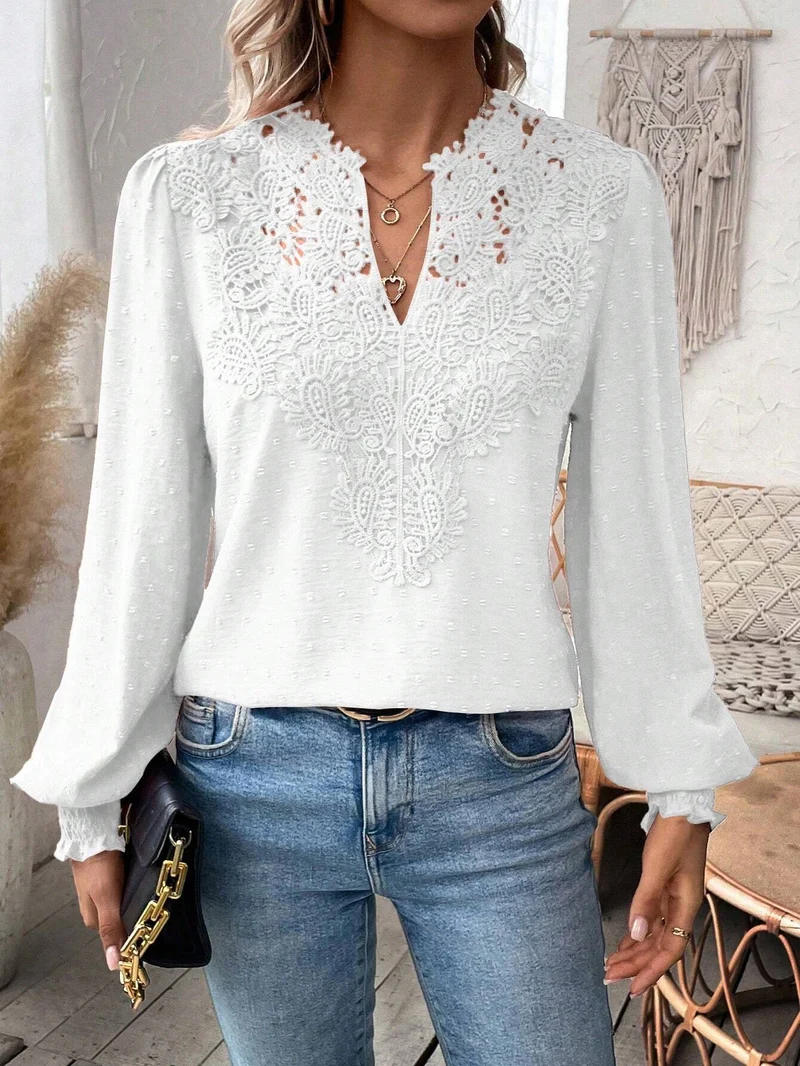 Damen Bluse mit Spitzen‑Plastron, V‑Ausschnitt und ballonartigen Ärmeln Nord Taschen