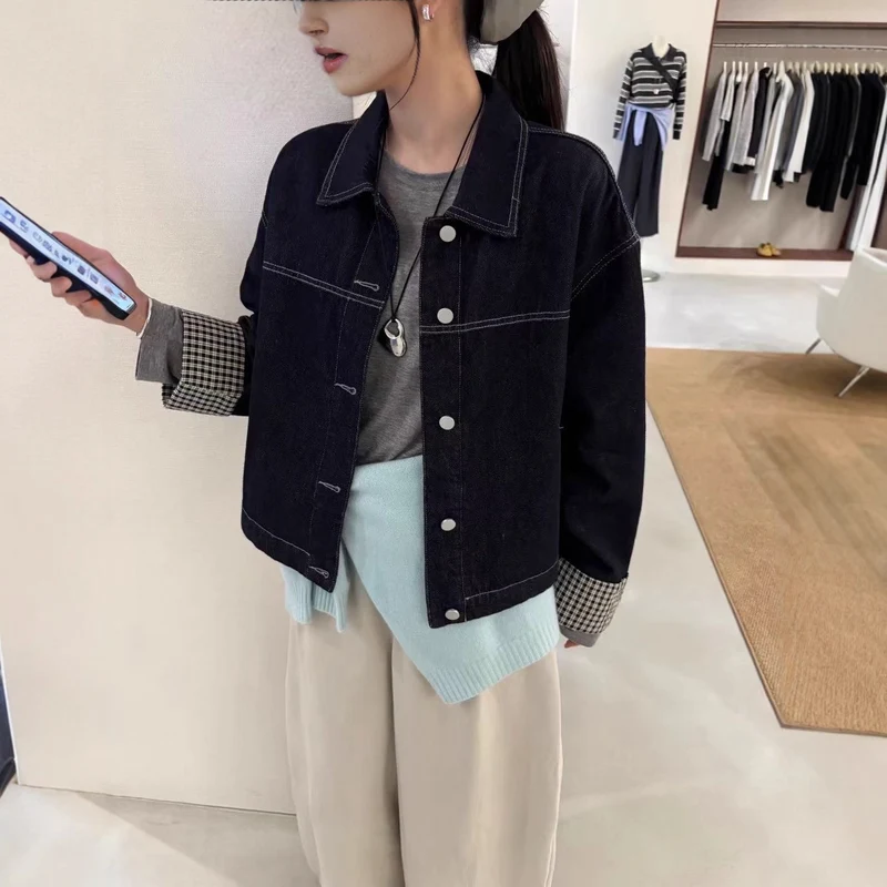 Damen Kurz geschnittene Denimjacke mit kontrastierenden Karomanschetten Nord Taschen