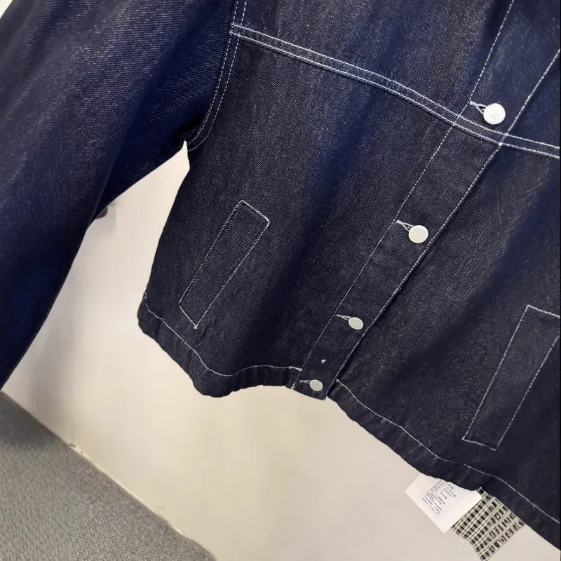 Damen Kurz geschnittene Denimjacke mit kontrastierenden Karomanschetten Nord Taschen