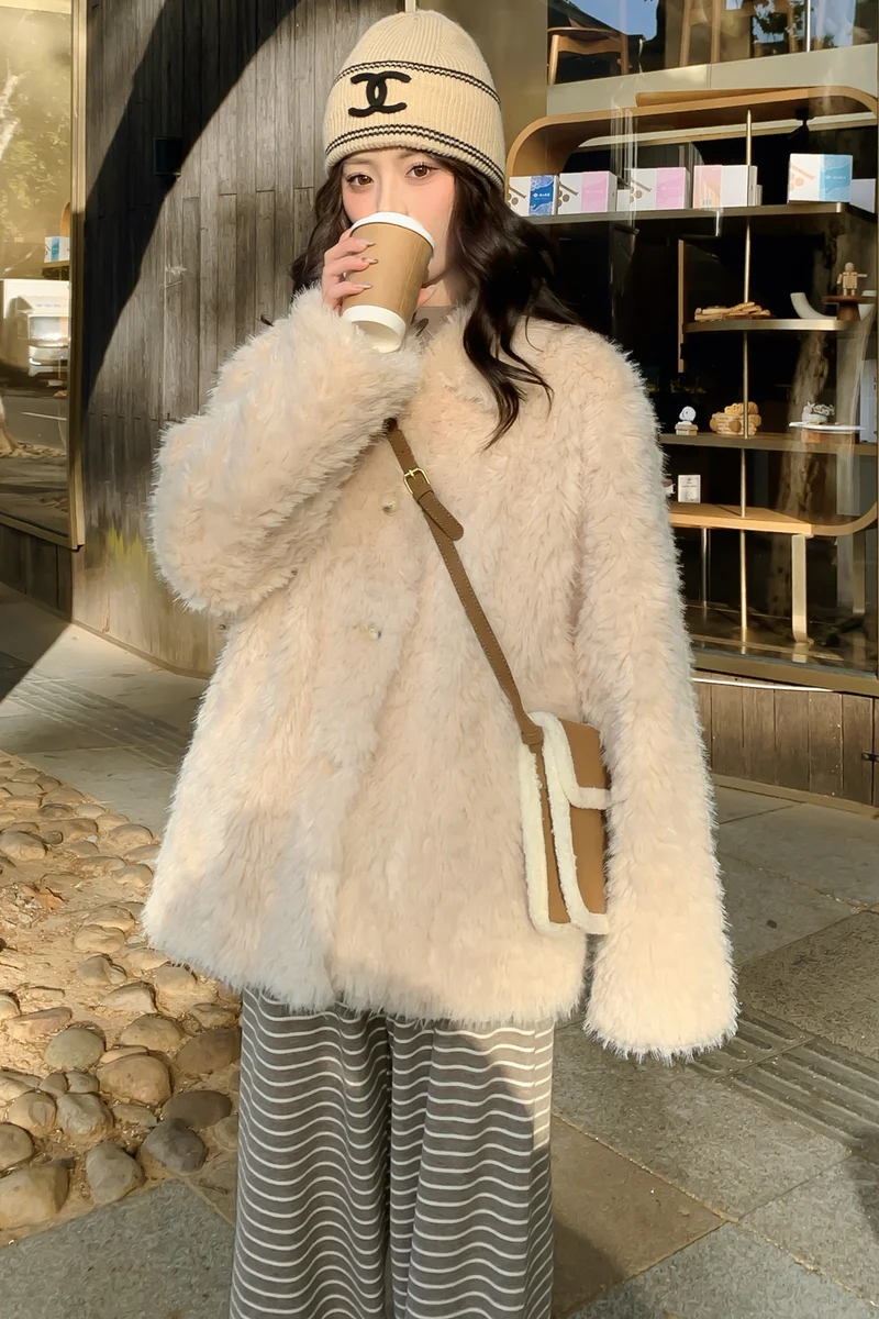 Damen Kunstfell-Mantel mit flauschiger Teddy-Optik und überschnittener Schulterpartie Nord Taschen
