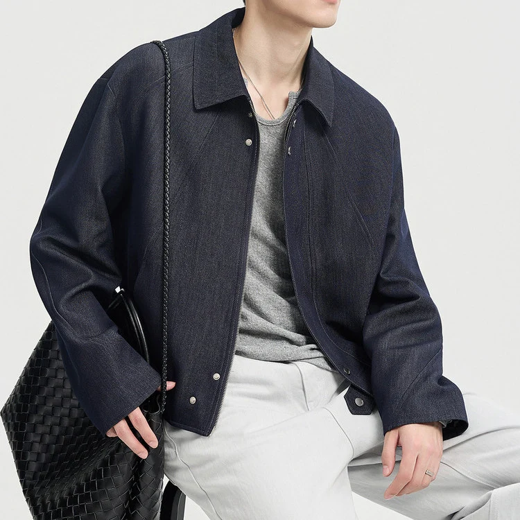 Herren Boxy-Jeansjacke im Minimalstil mit Hemdkragen und verdeckter Druckknopfblende Nord Taschen