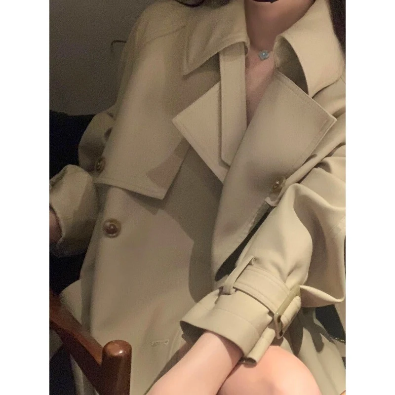 Damen Eleganter Midi-Trenchcoat mit Oversize-Schulterklappe, gerafften Ärmeln und taillierendem Bindegürtel Nord Taschen