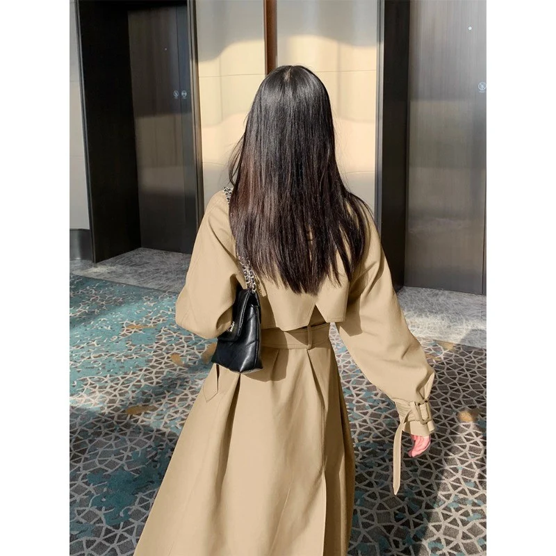 Damen Eleganter Midi-Trenchcoat mit Oversize-Schulterklappe, gerafften Ärmeln und taillierendem Bindegürtel Nord Taschen