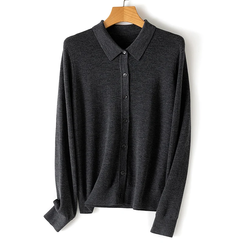 Damen Feiner Knopfcardigan mit Hemdkragen und feinem Feinstrick Nord Taschen