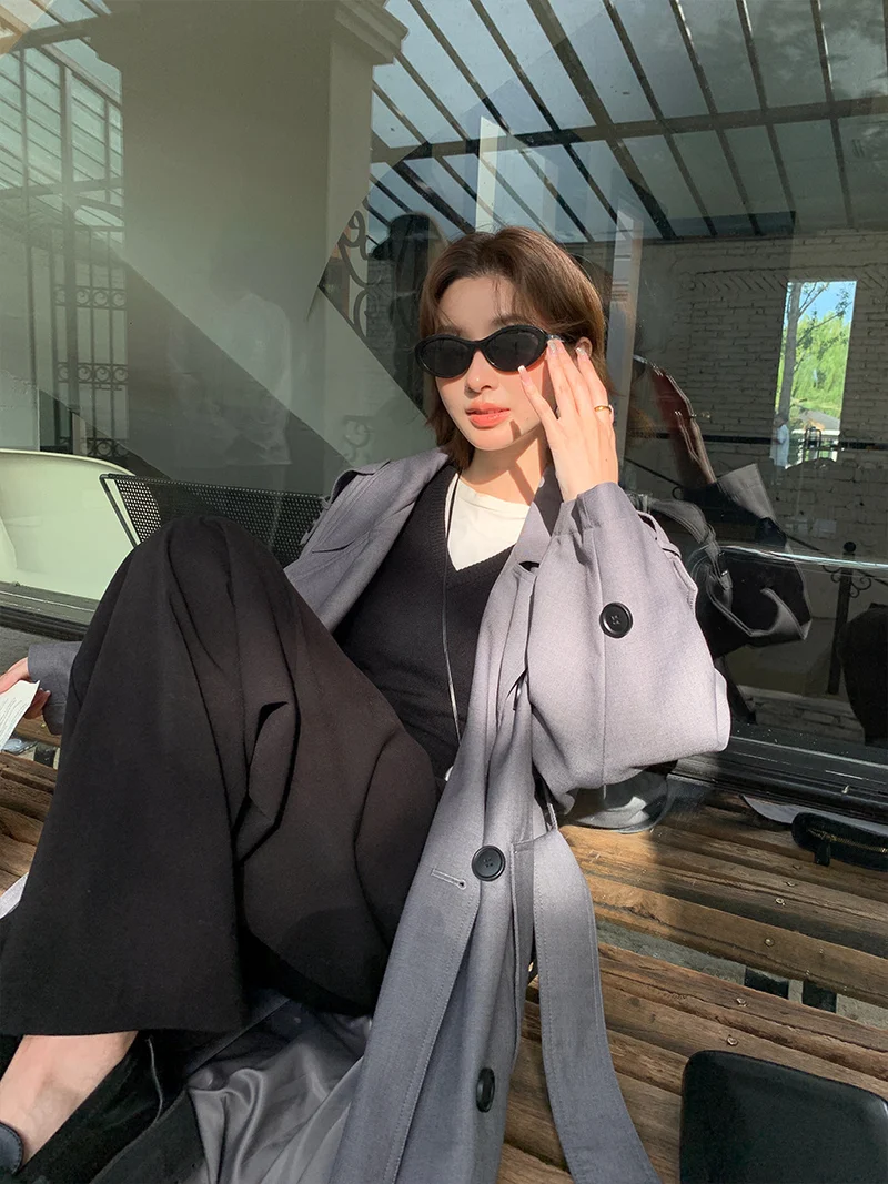Damen Langer Trenchcoat im Oversize‑Look mit Bindegürtel und Schulterpatten Nord Taschen