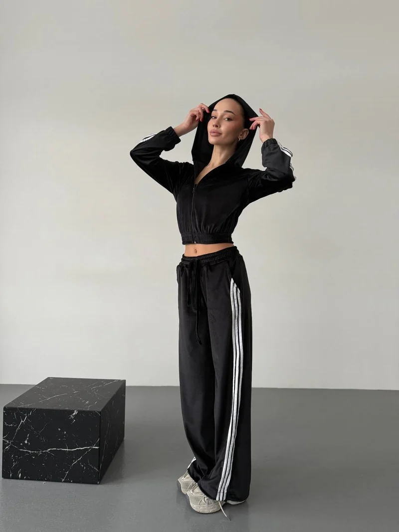 Damen Retro-Samt Trainingsanzug mit seitlichen Streifen, hochgeschnittener Bund und Reißverschluss Nord Taschen