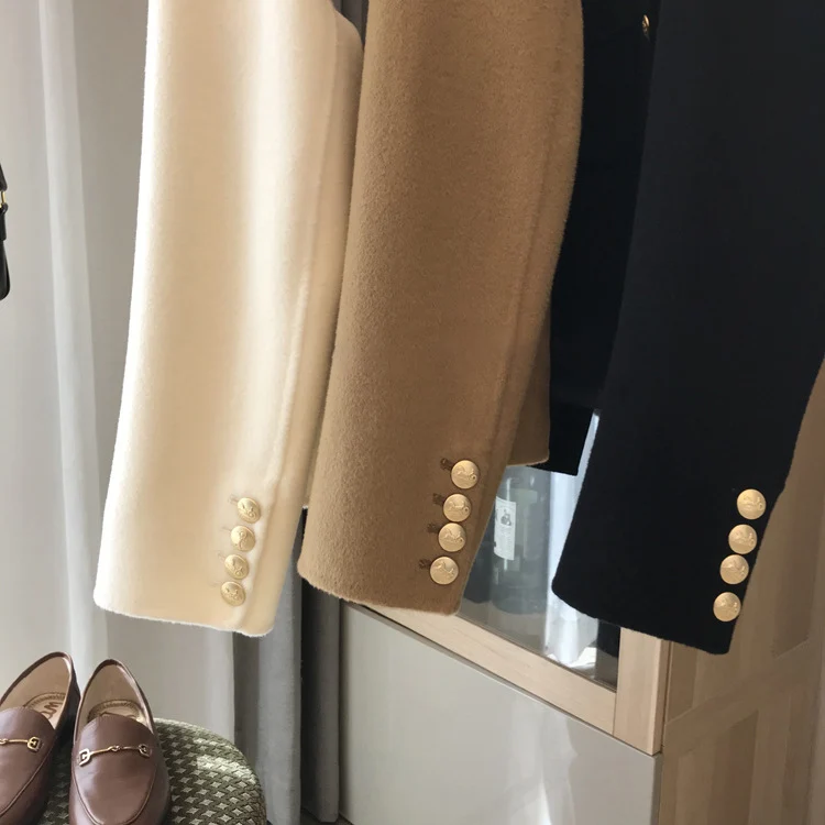 Damen Stilvolle Kurzjacke mit Knopfdetails Nord Taschen