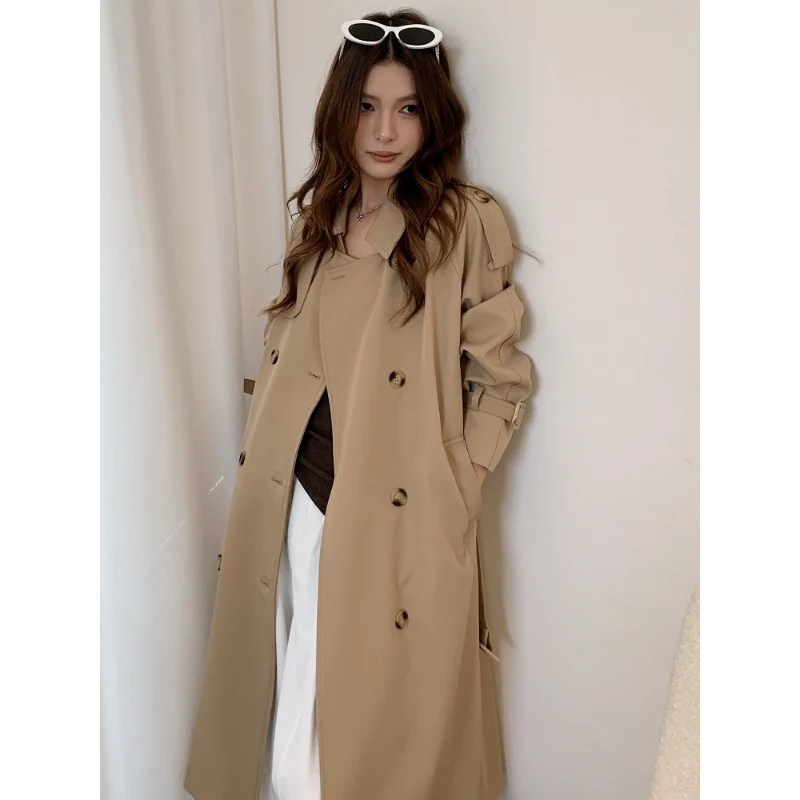 Damen langer doppelreihiger Trenchcoat mit Schulterklappen und Taillengürtel Nord Taschen